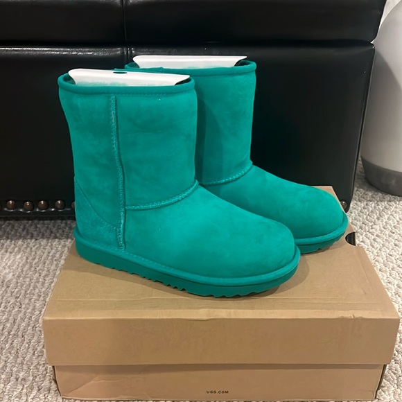 UGGs green - Picture 1 of 6